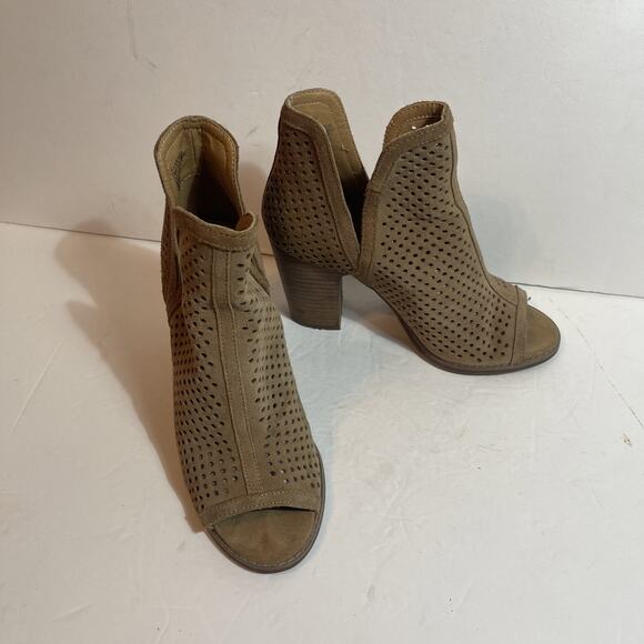 LUCKY BRAND Women’s Size 7 Ankle Boots Tan Suede Cutout - Picture 1 of 7